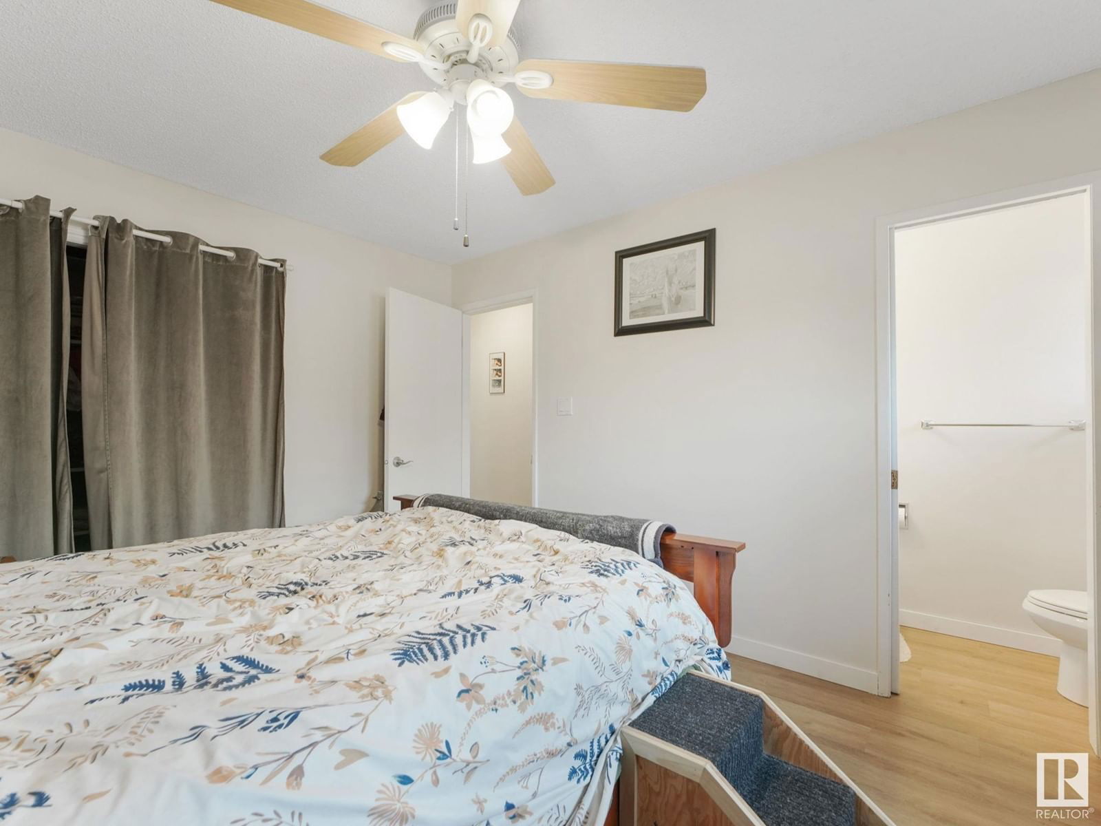 7120 39 Av Edmonton, Alberta
