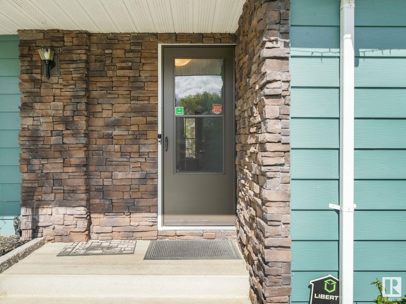 7120 39 Av Edmonton, Alberta