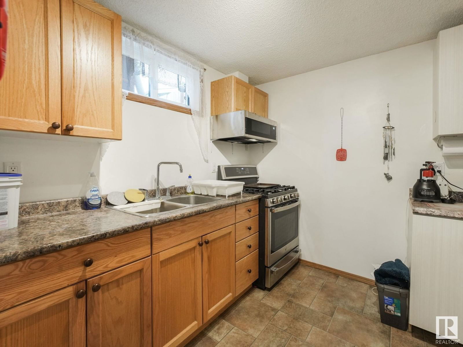 7120 39 Av Edmonton, Alberta