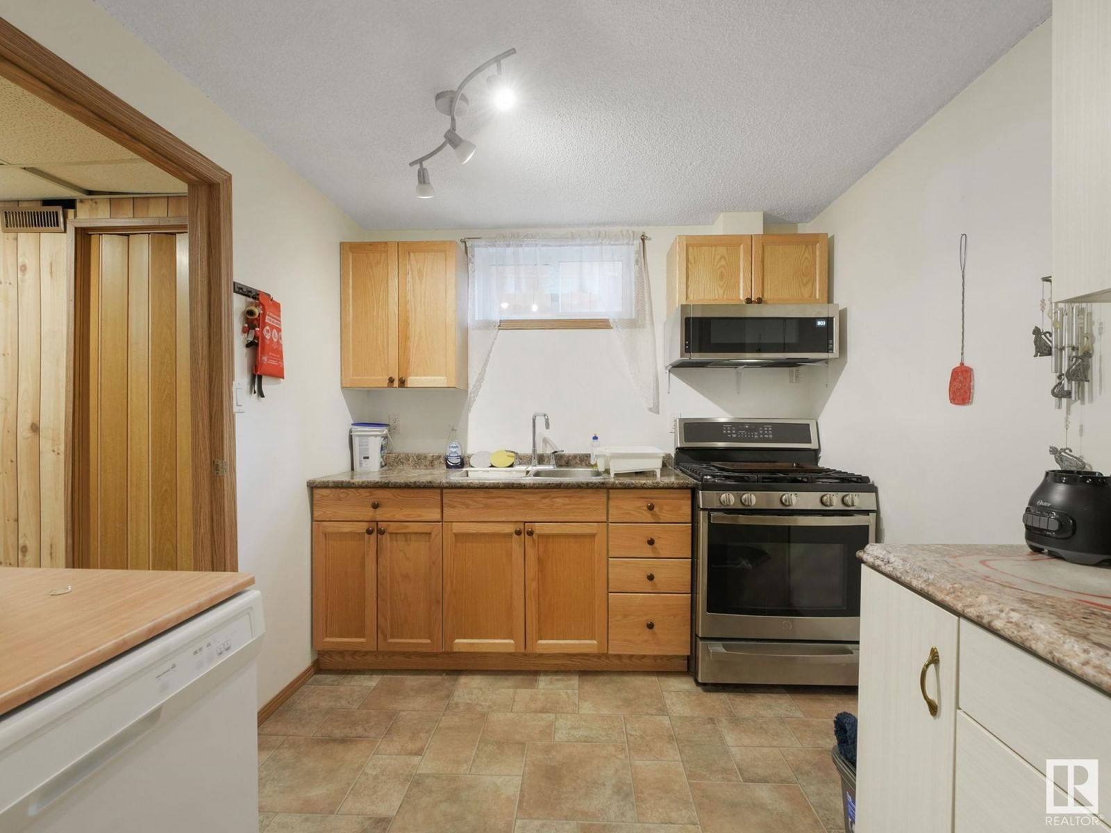 7120 39 Av Edmonton, Alberta