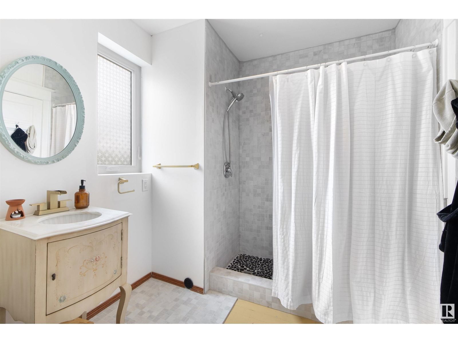 11325 96 St Edmonton, Alberta