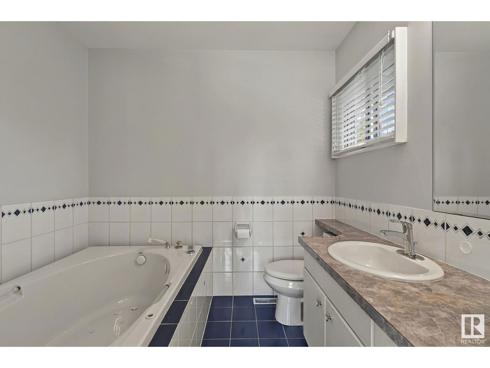NW - 7608 143A ST Image 27