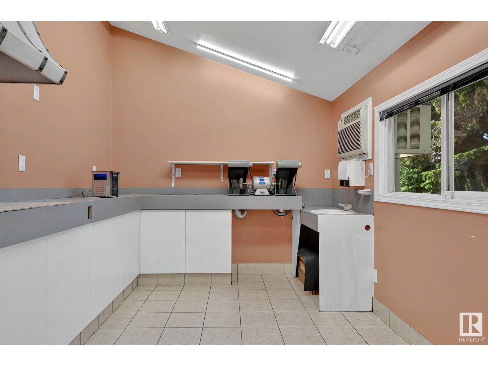 NW - 7608 143A ST Image 31
