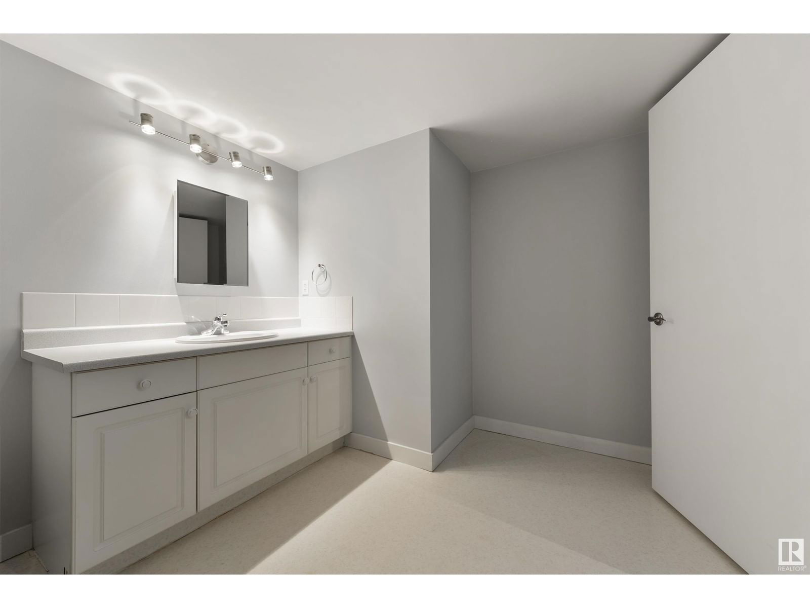 #409 - 10153 117 ST Image 22
