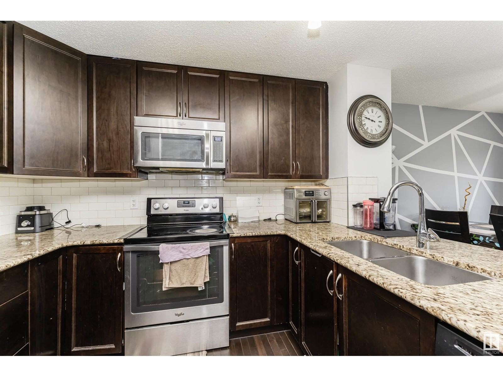 3722 9 ST Image 10