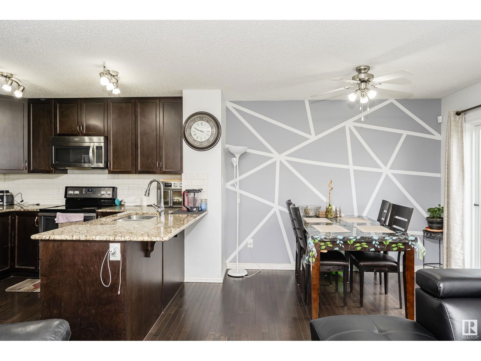 3722 9 ST Image 17
