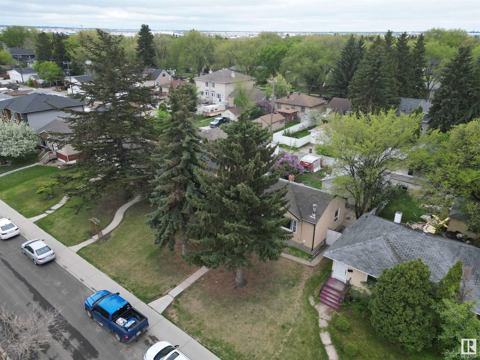 7723 82 AV Image 2