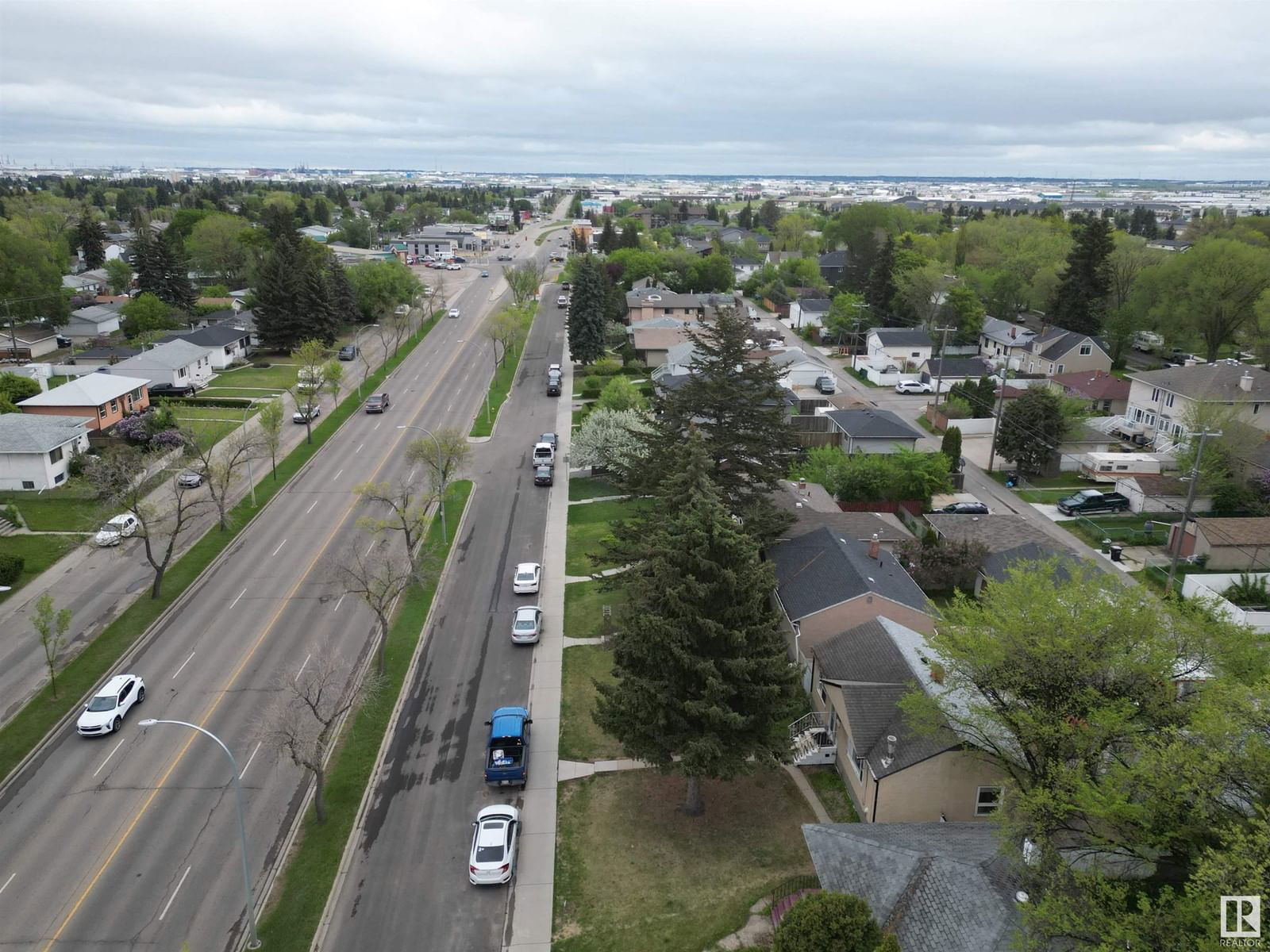 7723 82 AV Image 3