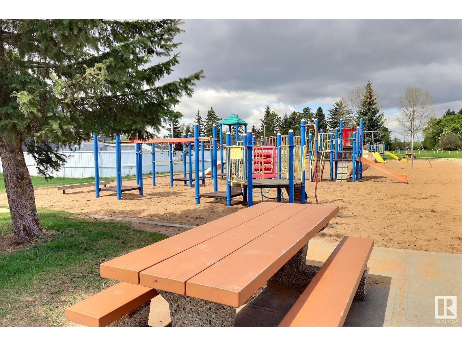663b Evergreen Pa Edmonton, Alberta