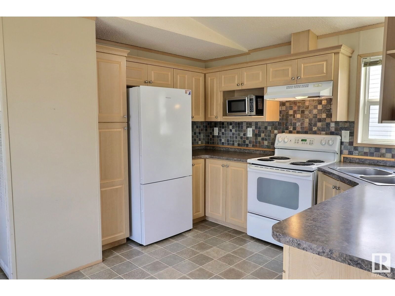 663b Evergreen Pa Edmonton, Alberta