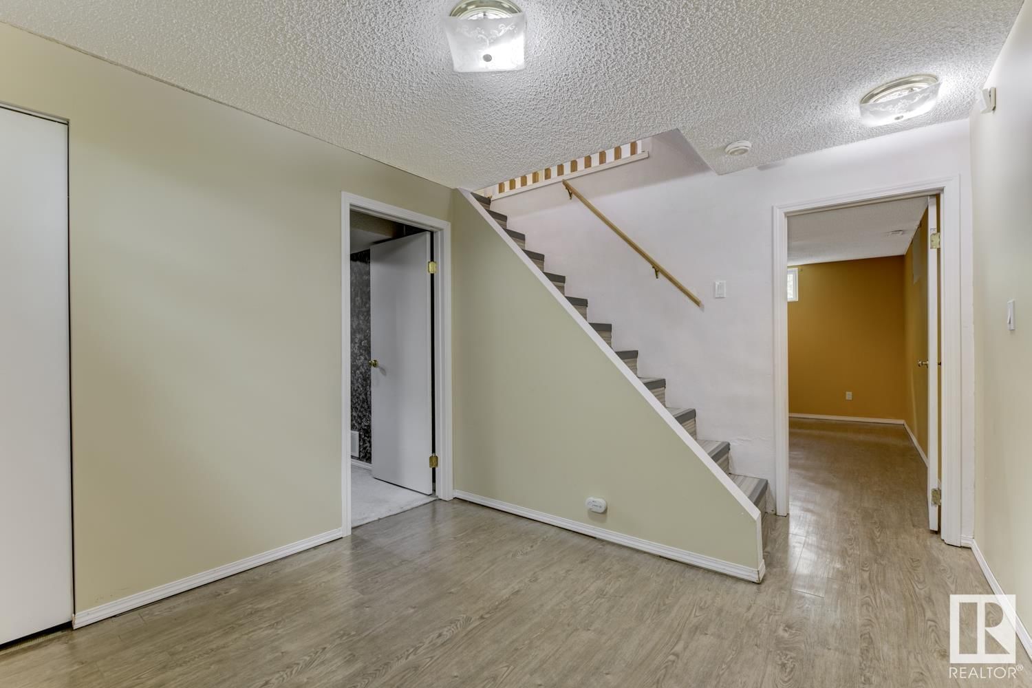 Nw - 11207 57 St Edmonton, Alberta