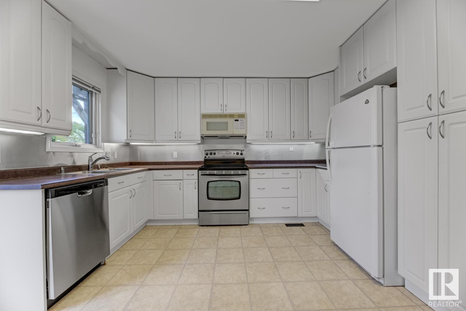 Nw - 11207 57 St Edmonton, Alberta