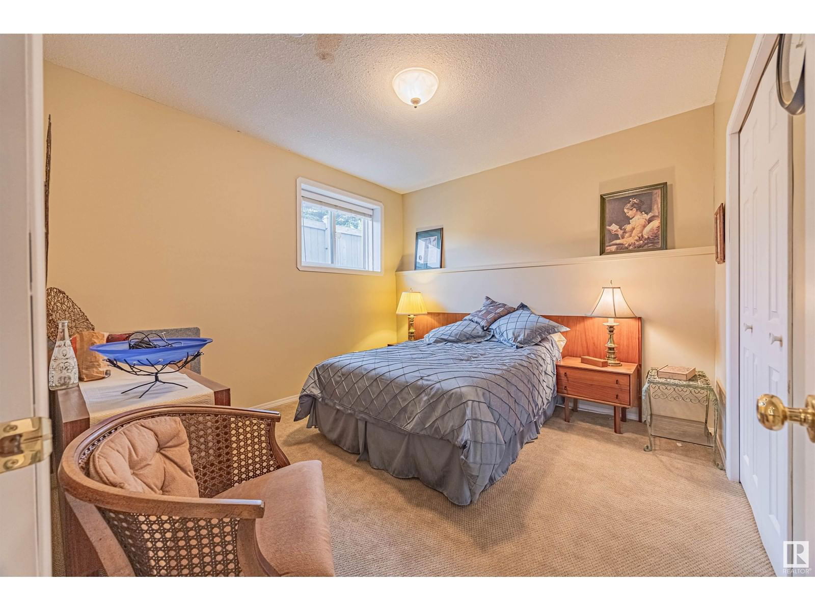 31 Elsinore Pl Edmonton, Alberta