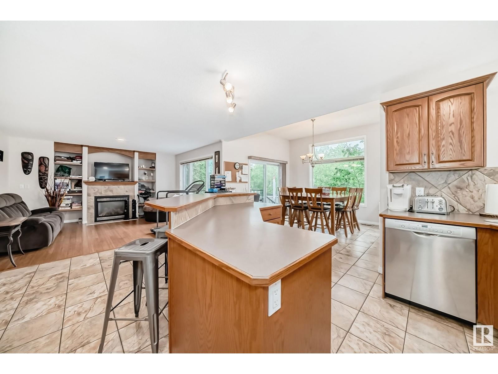 657 Silver Berry Rd Edmonton, Alberta