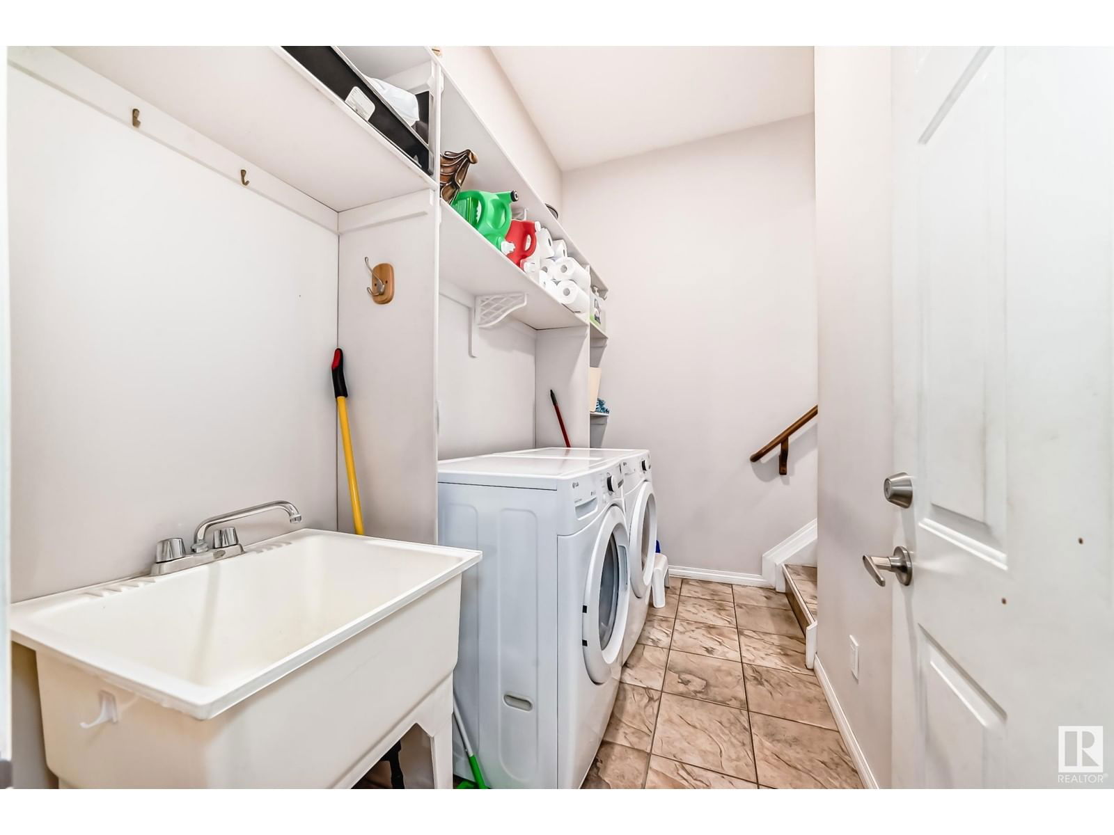657 Silver Berry Rd Edmonton, Alberta