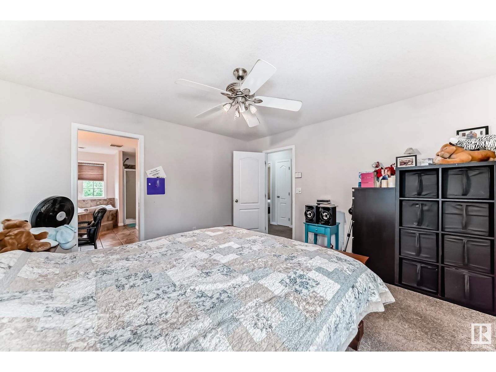 657 Silver Berry Rd Edmonton, Alberta