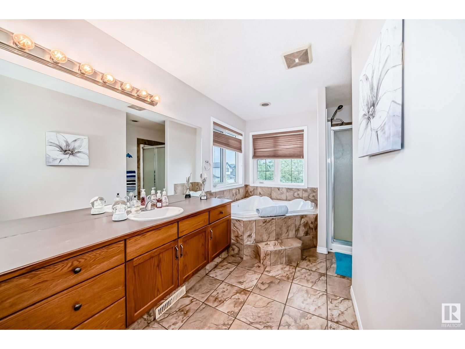 657 Silver Berry Rd Edmonton, Alberta