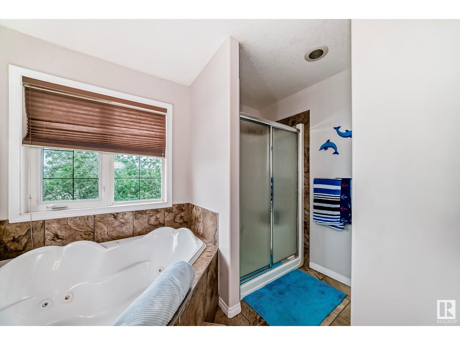 657 Silver Berry Rd Edmonton, Alberta