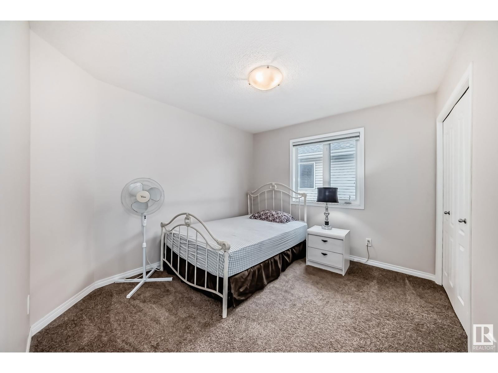 657 Silver Berry Rd Edmonton, Alberta