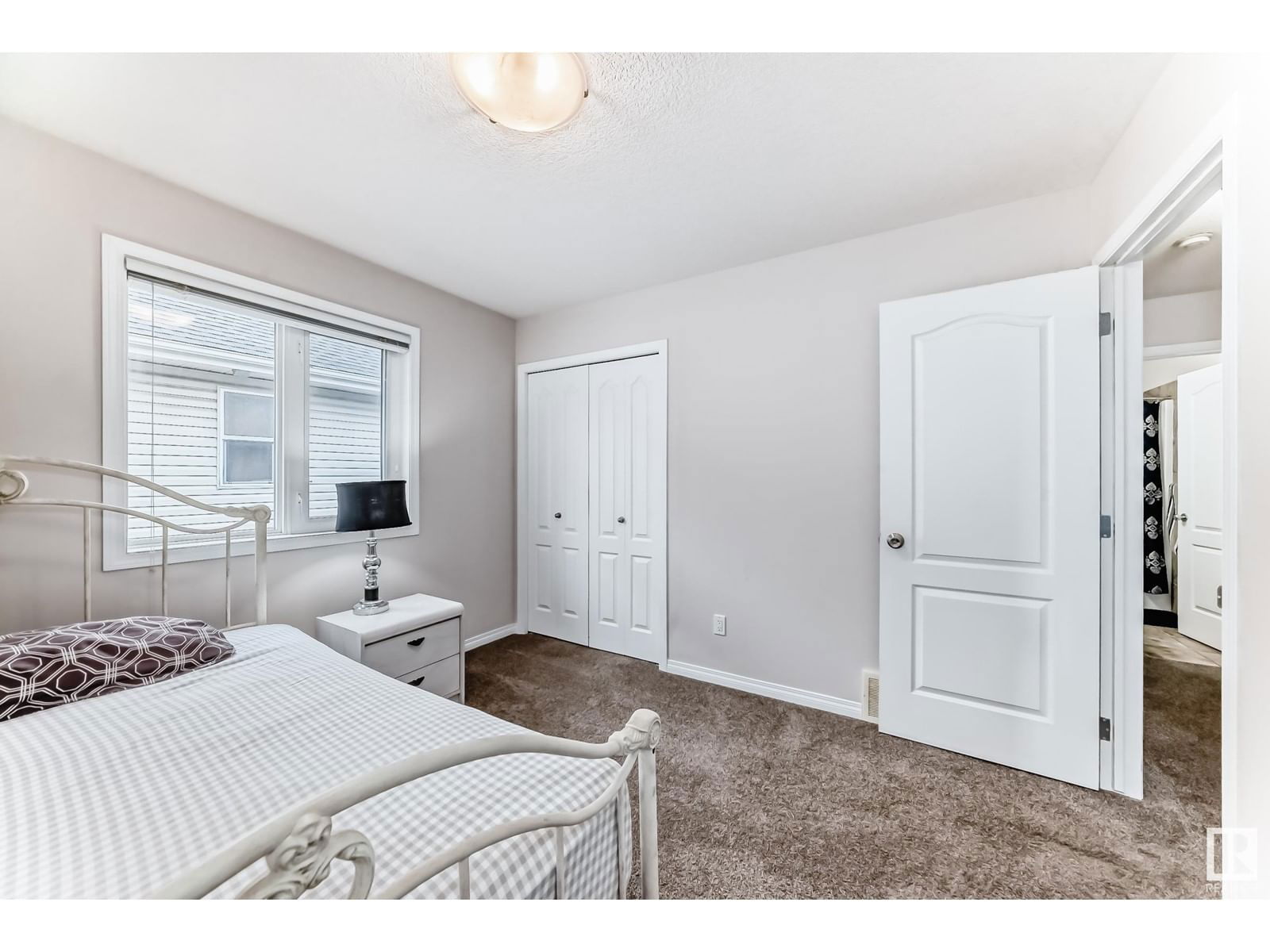 657 Silver Berry Rd Edmonton, Alberta