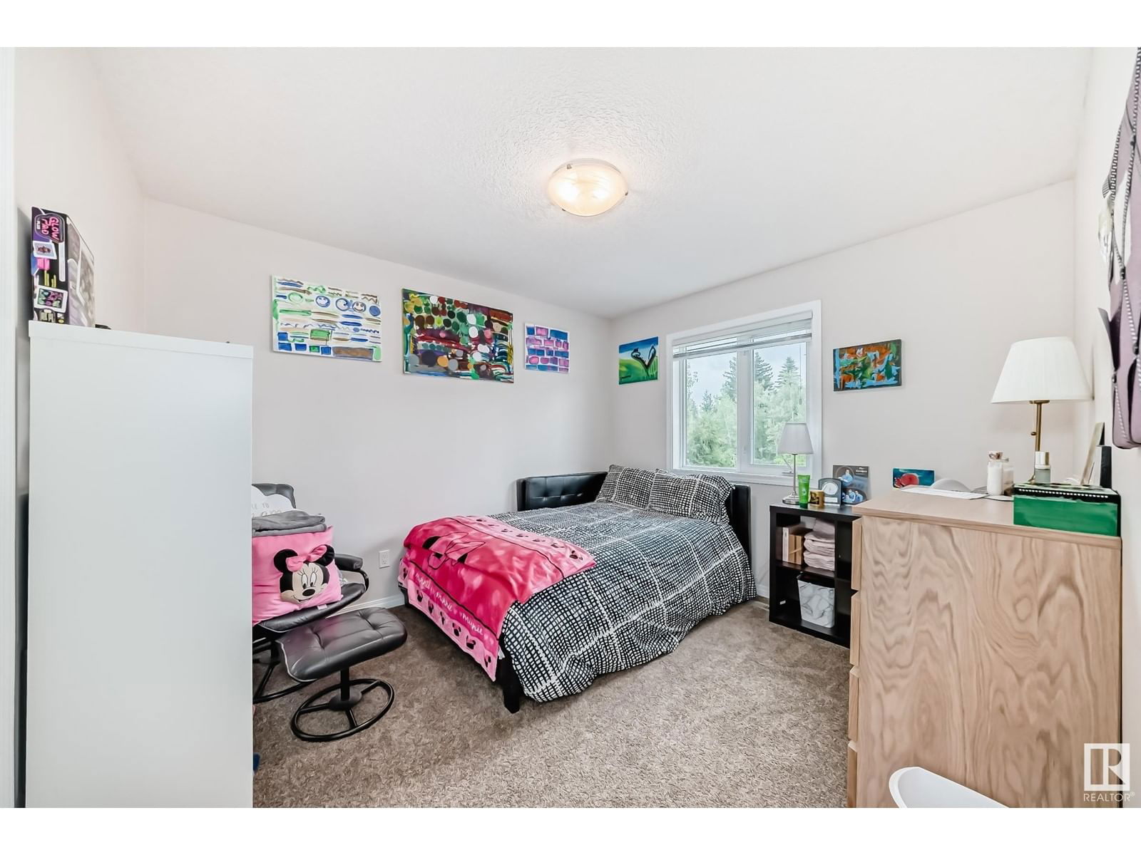 657 Silver Berry Rd Edmonton, Alberta