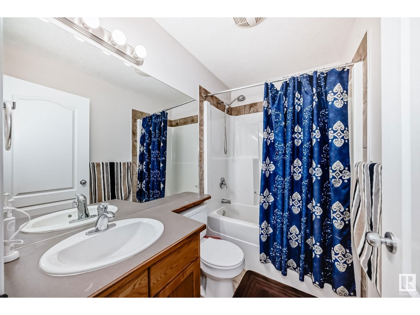 657 Silver Berry Rd Edmonton, Alberta