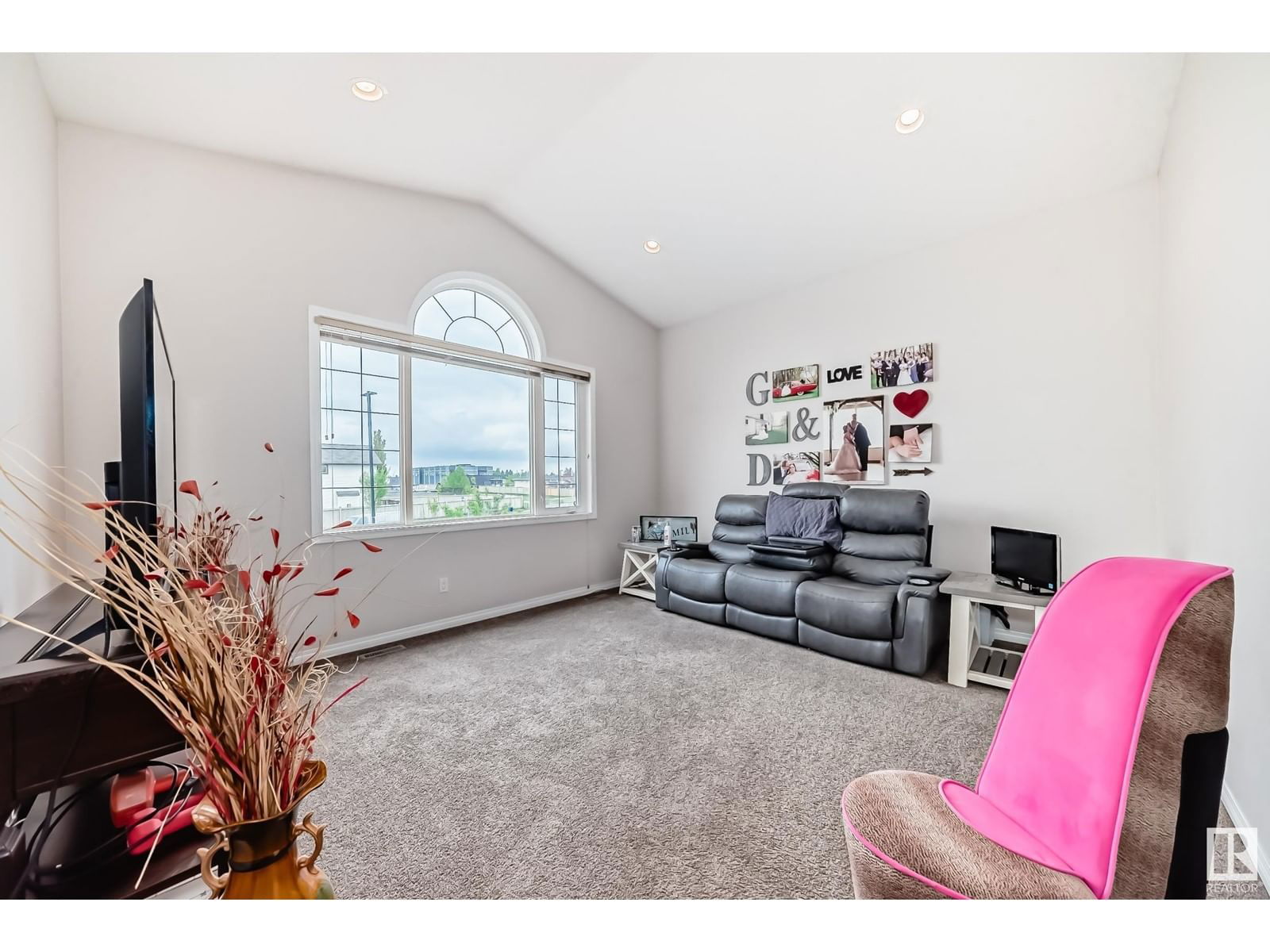 657 Silver Berry Rd Edmonton, Alberta