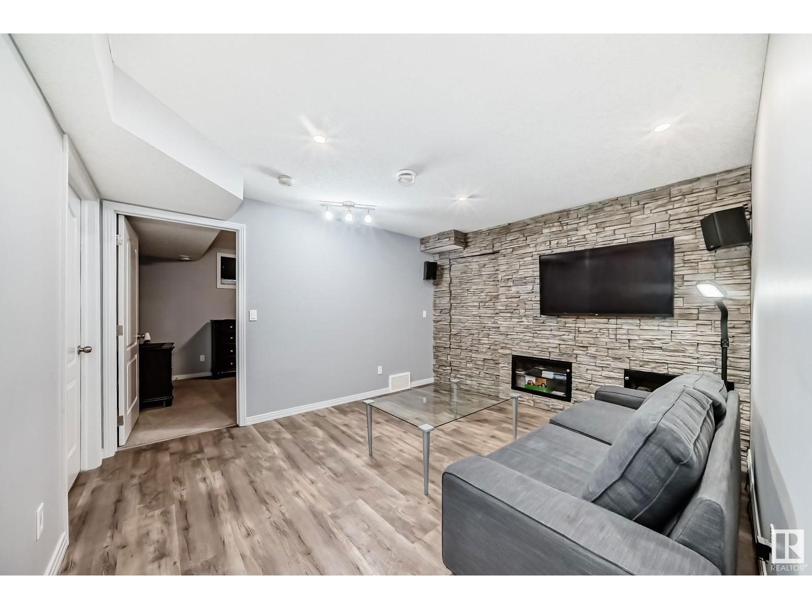 657 Silver Berry Rd Edmonton, Alberta