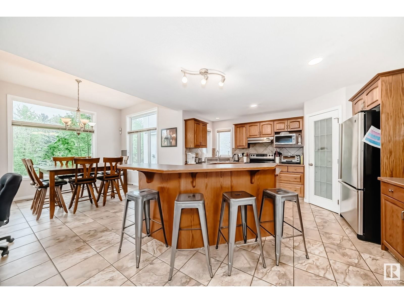 657 Silver Berry Rd Edmonton, Alberta