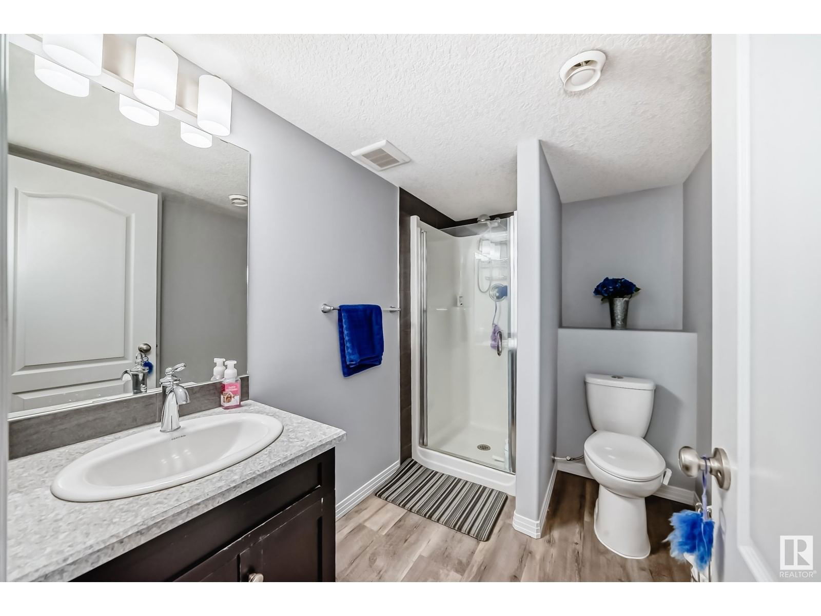657 Silver Berry Rd Edmonton, Alberta