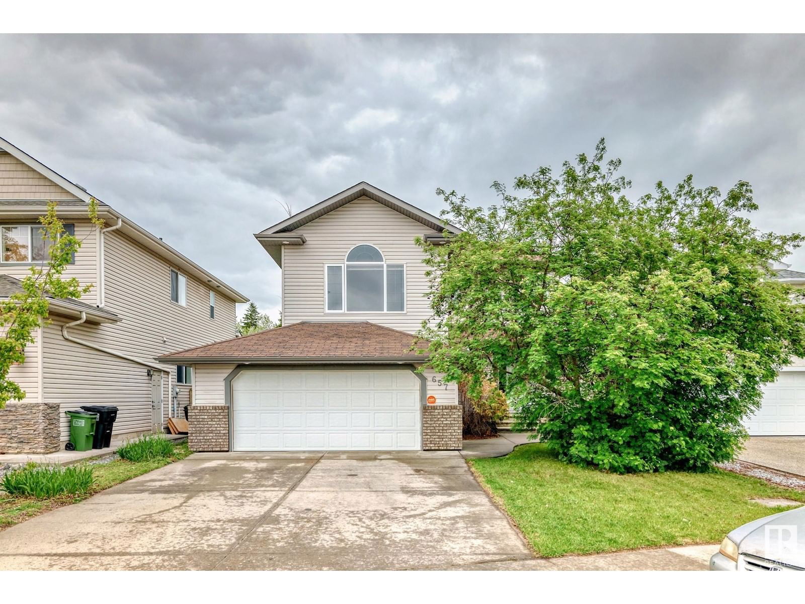 657 Silver Berry Rd Edmonton, Alberta