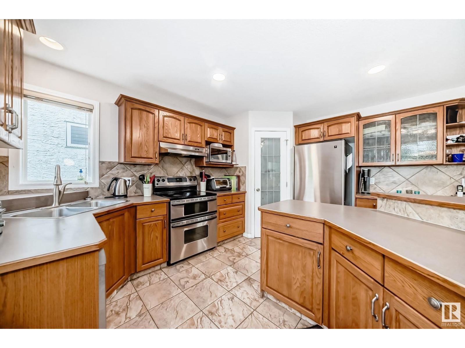 657 Silver Berry Rd Edmonton, Alberta