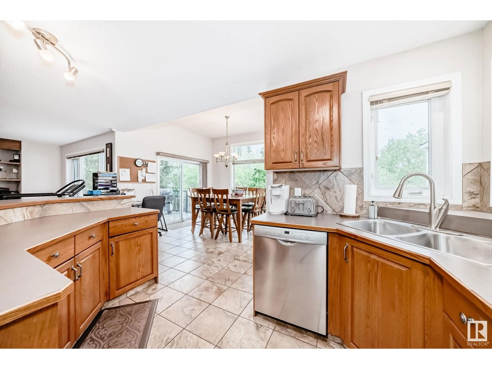 657 Silver Berry Rd Edmonton, Alberta