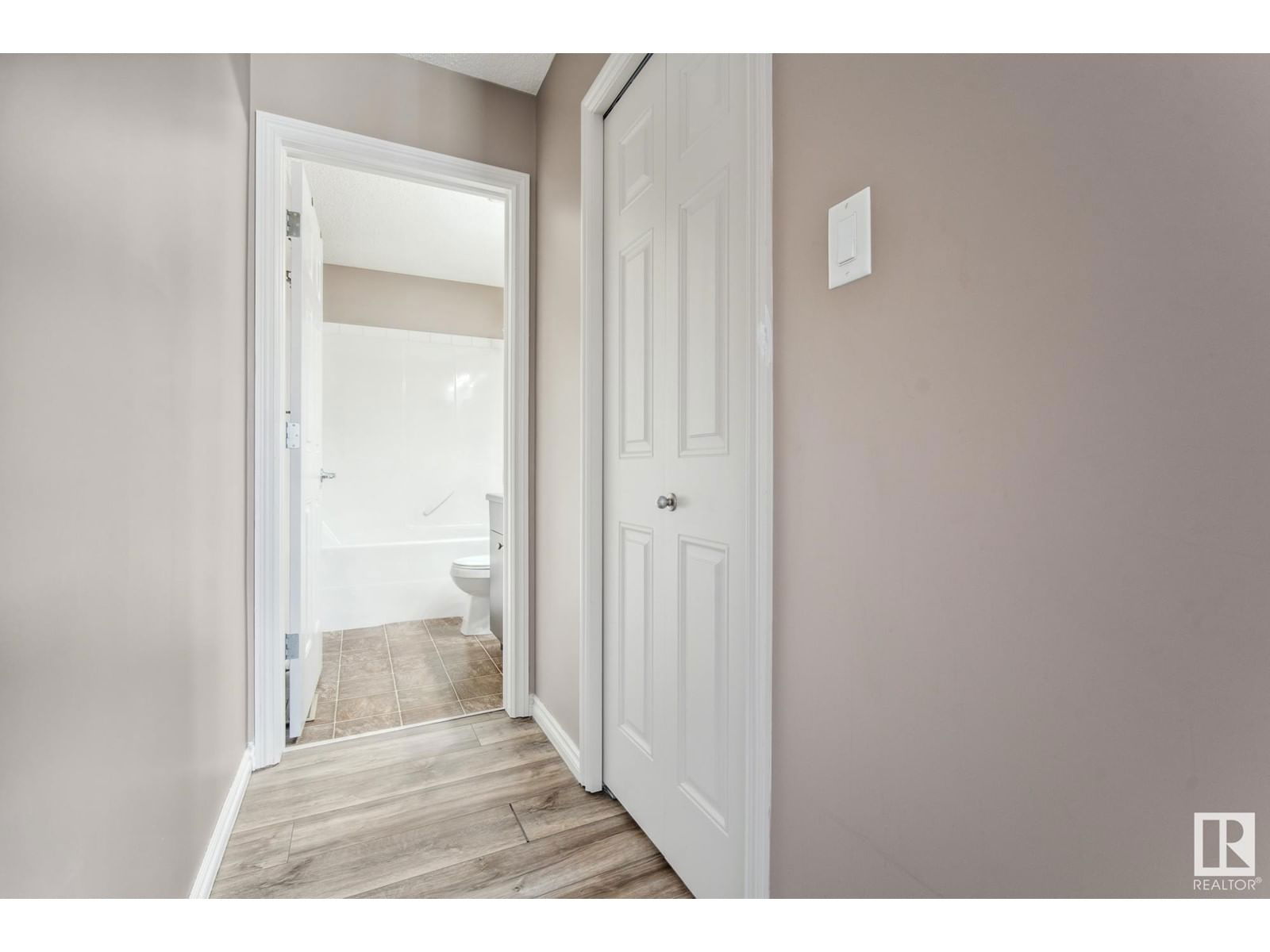 1560 35 Av Edmonton, Alberta