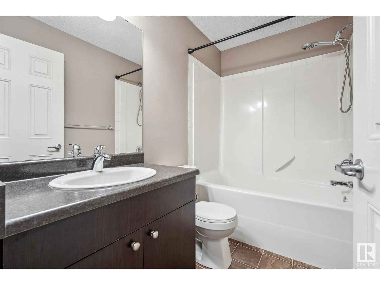 1560 35 Av Edmonton, Alberta
