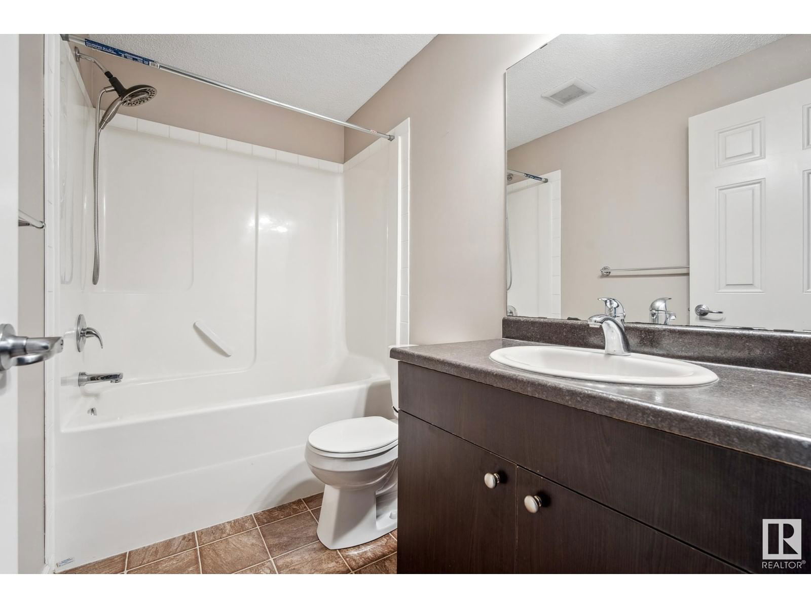 1560 35 Av Edmonton, Alberta