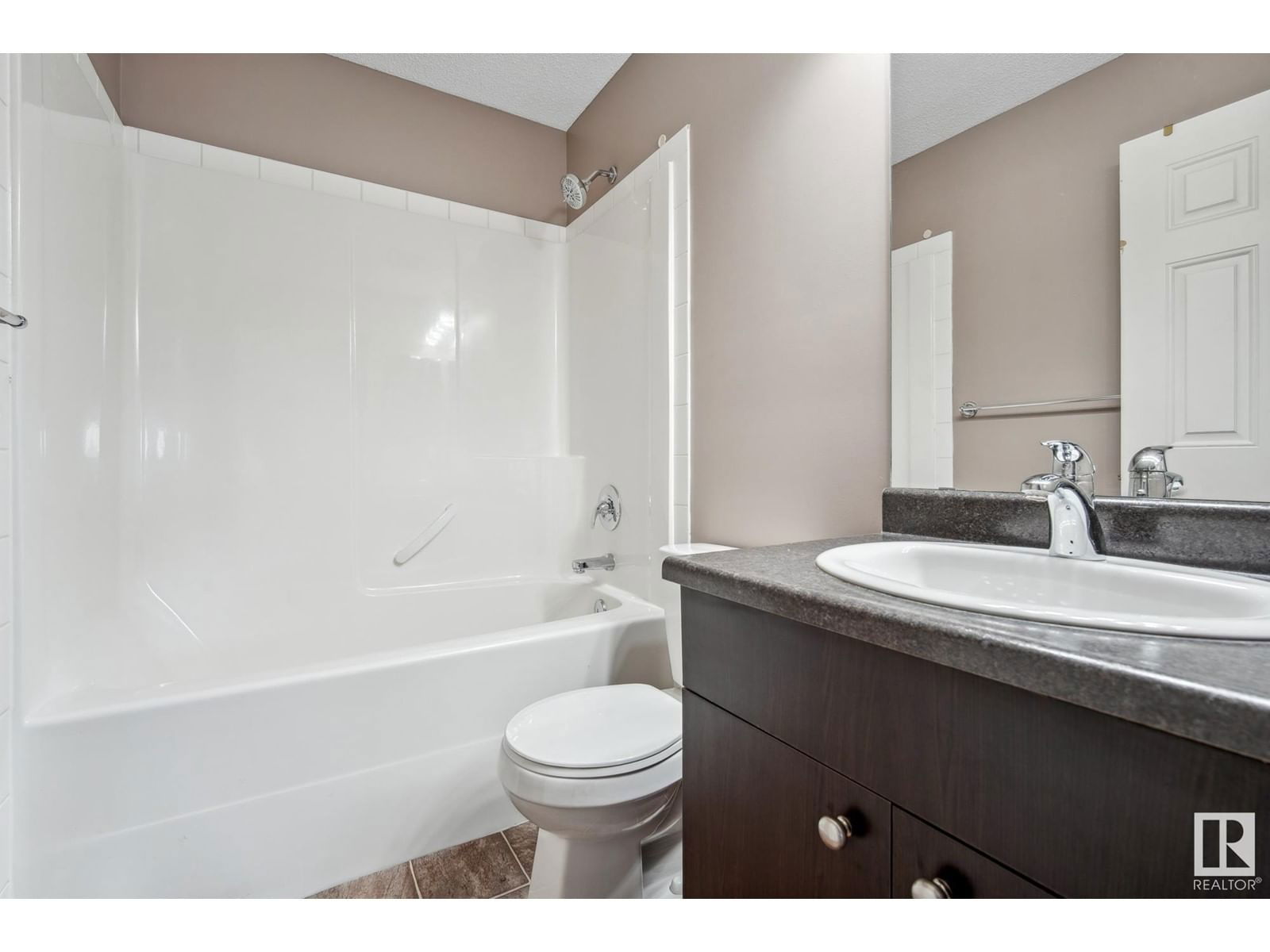 1560 35 Av Edmonton, Alberta