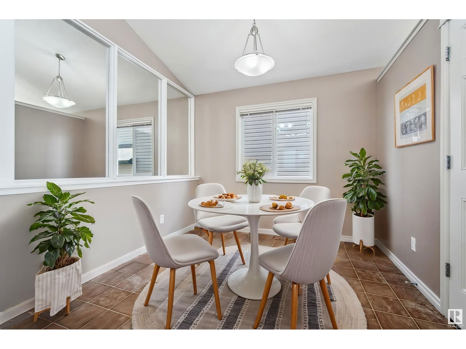 1560 35 Av Edmonton, Alberta