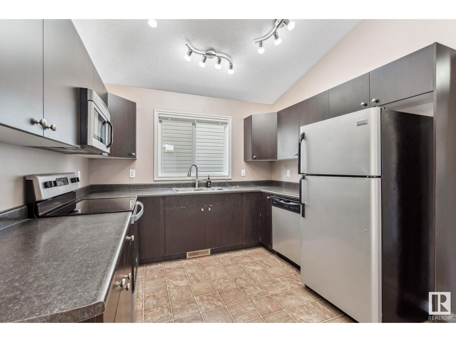 1560 35 Av Edmonton, Alberta