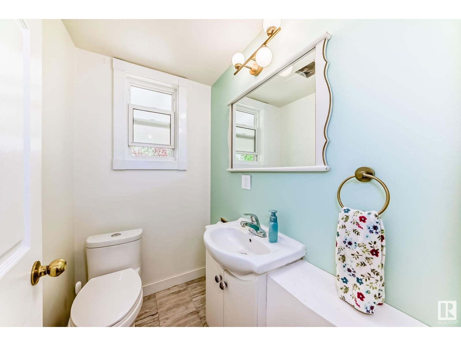 Nw - 13823 23 St Edmonton, Alberta