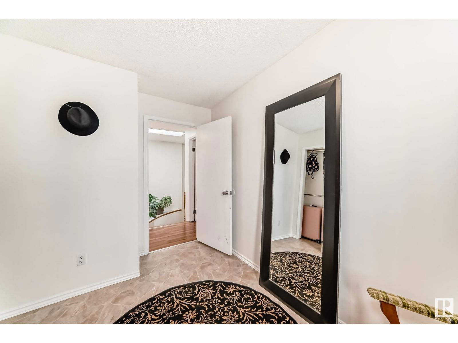 Nw - 13823 23 St Edmonton, Alberta