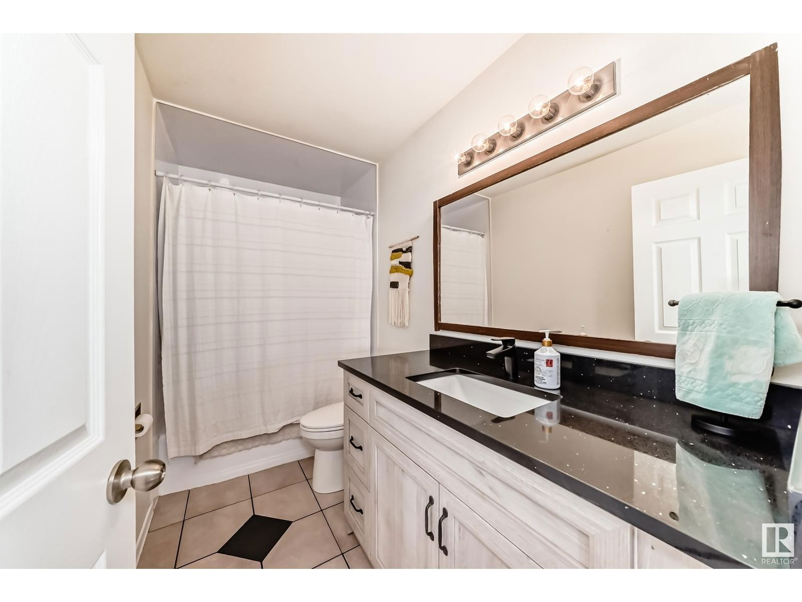 Nw - 13823 23 St Edmonton, Alberta