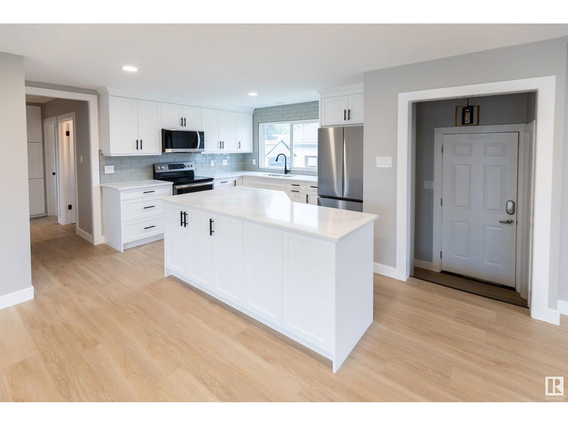 9104 130 Av Edmonton, Alberta