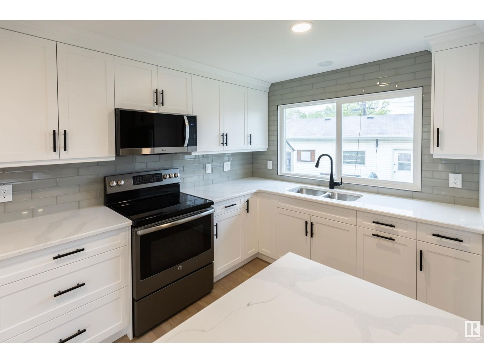 9104 130 Av Edmonton, Alberta