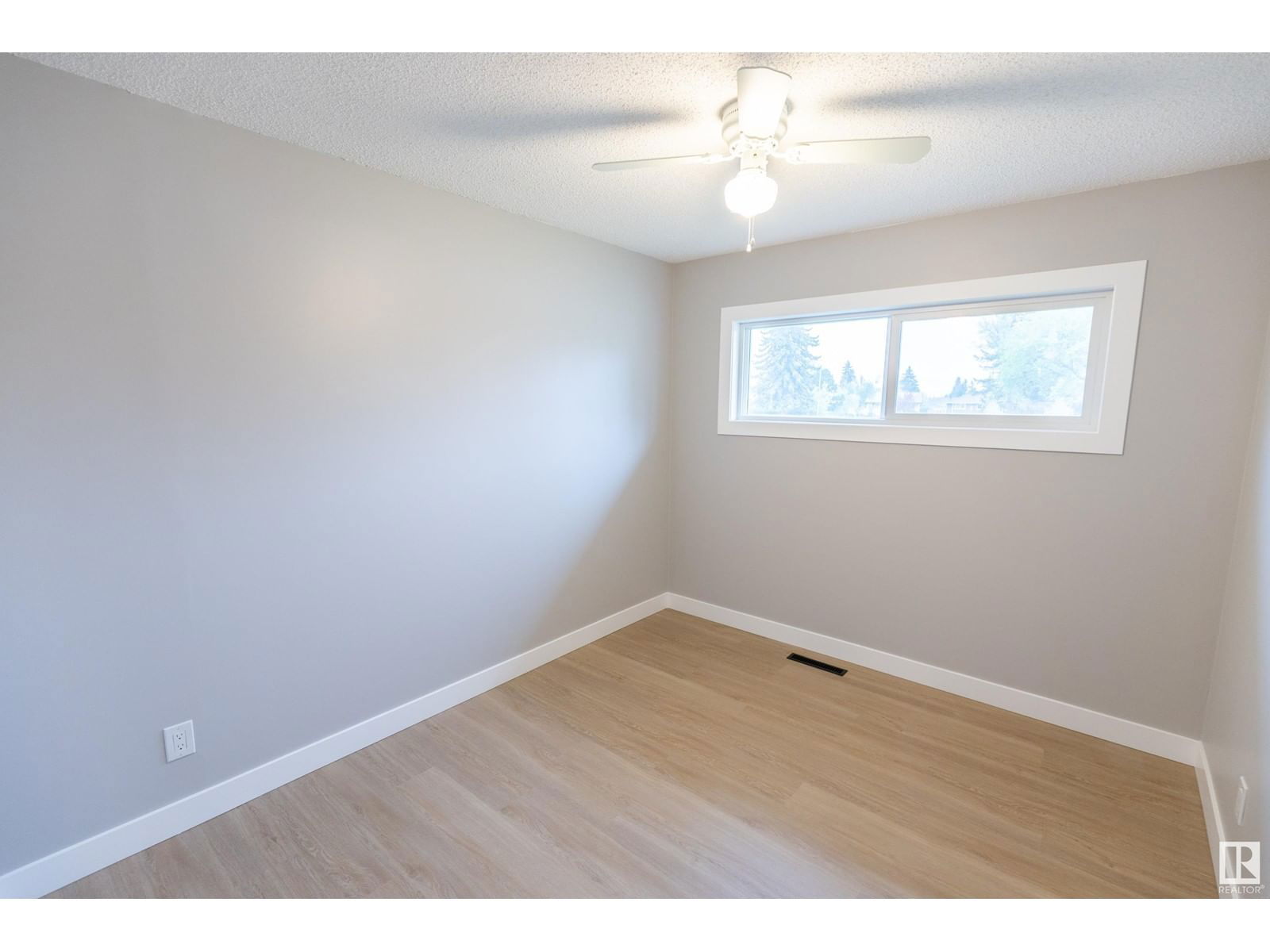 9104 130 Av Edmonton, Alberta