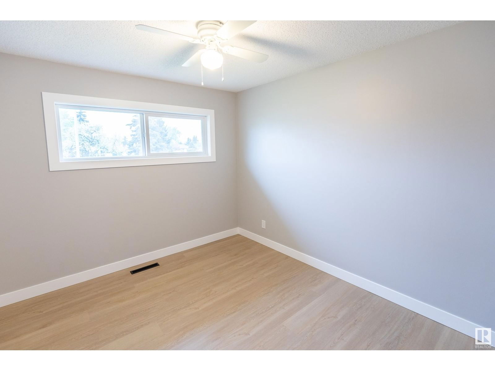 9104 130 Av Edmonton, Alberta