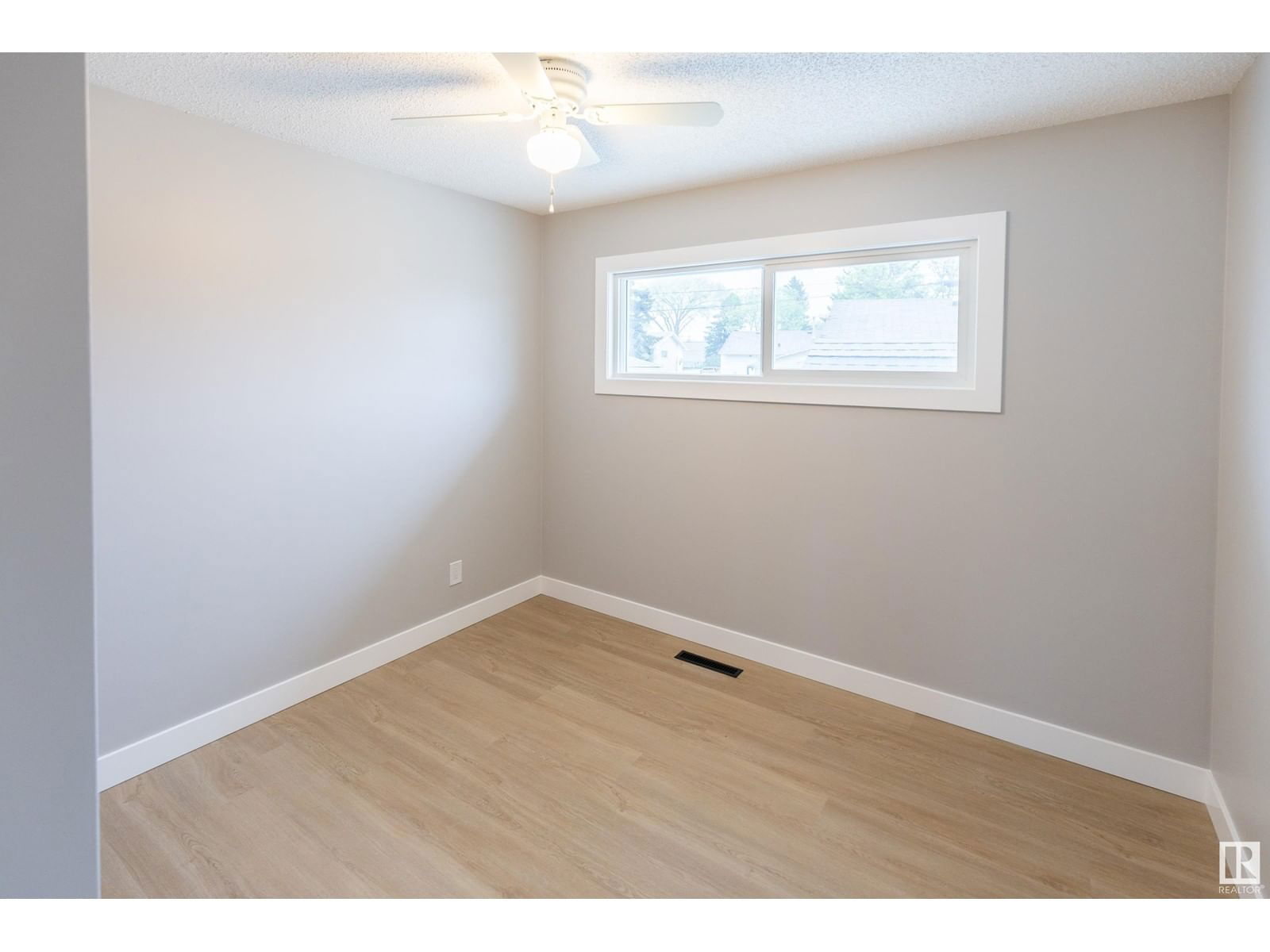 9104 130 Av Edmonton, Alberta