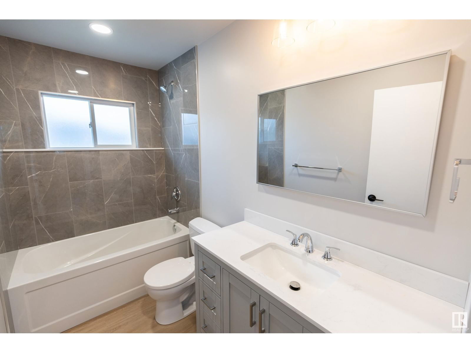 9104 130 Av Edmonton, Alberta