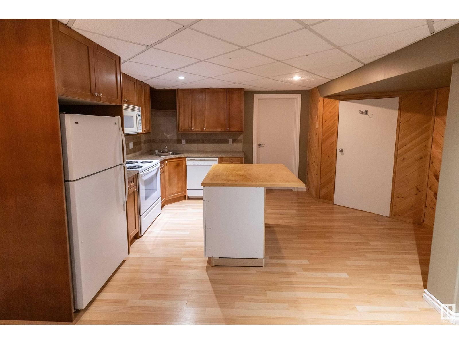 9104 130 Av Edmonton, Alberta