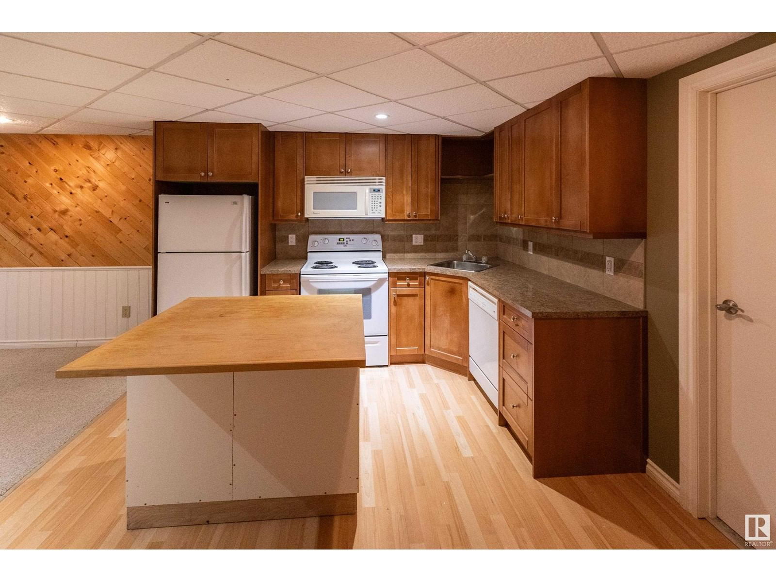 9104 130 Av Edmonton, Alberta